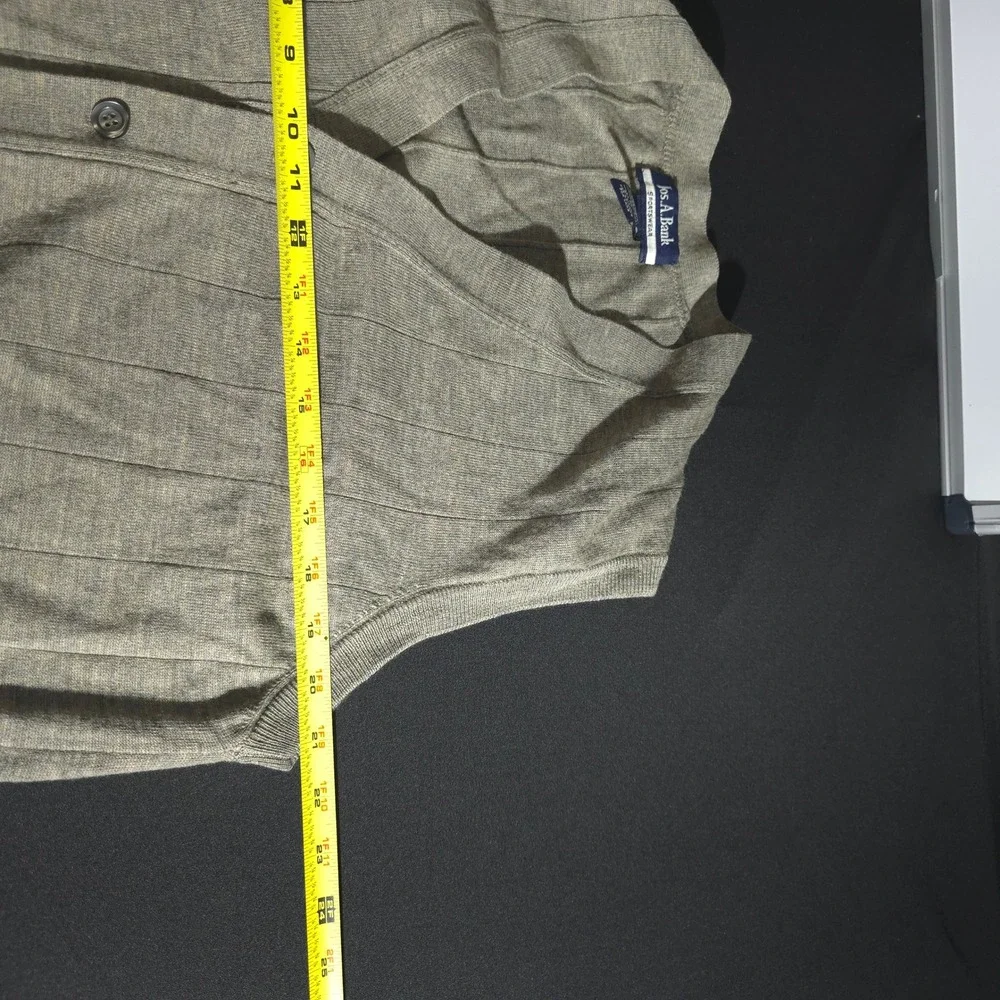 Jos A‎ Bank Mens Vest M Olive Green Wool Button Up Sleeveless Sweater Sportswear
